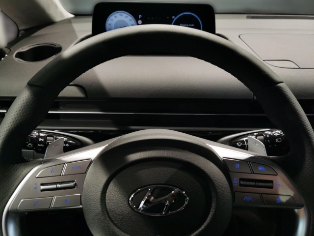 HYUNDAI STARIA 2.2 CRDI 8AT 2WD Signature 7-Sitzer PANORAMADACH AHK NAVI LEDER HYUNDAI STARIA 2.2 CRDI 8AT 2WD Signature 7-Sitzer PANORAMADACH AHK NAVI LEDER