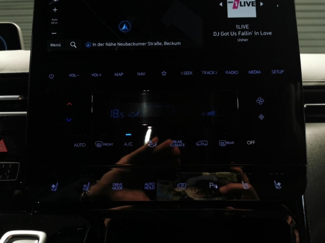 HYUNDAI STARIA 2.2 CRDI 8AT 2WD Signature 7-Sitzer PANORAMADACH AHK NAVI LEDER HYUNDAI STARIA 2.2 CRDI 8AT 2WD Signature 7-Sitzer PANORAMADACH AHK NAVI LEDER