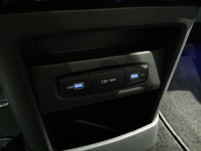 HYUNDAI STARIA 2.2 CRDI 8AT 2WD Signature 7-Sitzer PANORAMADACH AHK NAVI LEDER HYUNDAI STARIA 2.2 CRDI 8AT 2WD Signature 7-Sitzer PANORAMADACH AHK NAVI LEDER