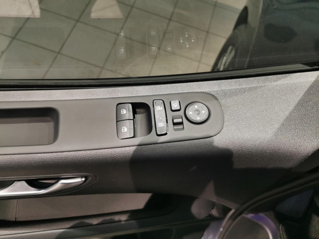 HYUNDAI STARIA 2.2 CRDI 8AT 2WD Signature 7-Sitzer PANORAMADACH AHK NAVI LEDER HYUNDAI STARIA 2.2 CRDI 8AT 2WD Signature 7-Sitzer PANORAMADACH AHK NAVI LEDER