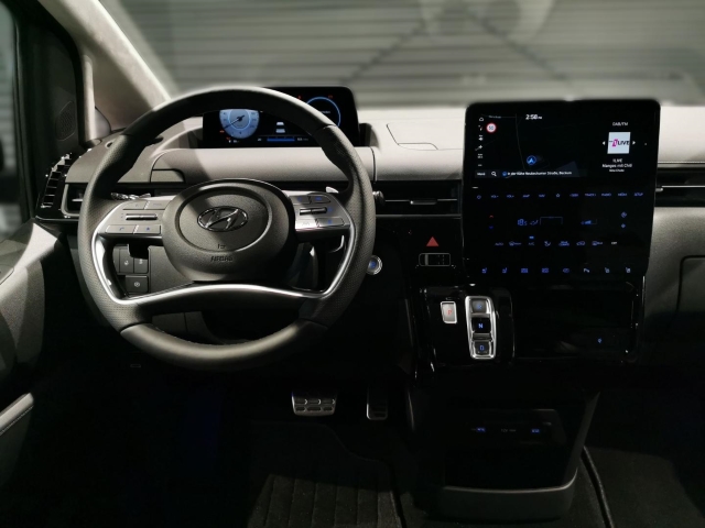 HYUNDAI STARIA 2.2 CRDI 8AT 2WD Signature 7-Sitzer PANORAMADACH AHK NAVI LEDER HYUNDAI STARIA 2.2 CRDI 8AT 2WD Signature 7-Sitzer PANORAMADACH AHK NAVI LEDER