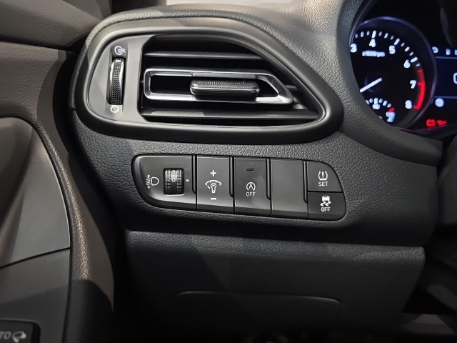 HYUNDAI i30 FL KOMBI 1.0 T-GDI 7-DCT Connect & Go NAVI LED HYUNDAI i30 FL KOMBI 1.0 T-GDI 7-DCT Connect & Go NAVI LED