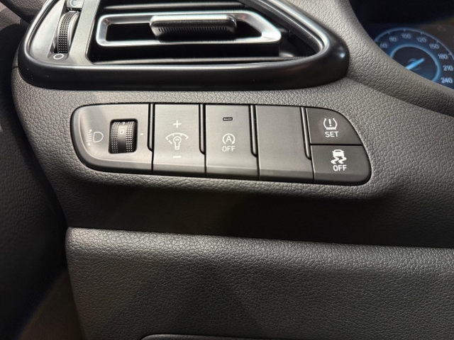 HYUNDAI i30cw Kombi 1.5 TGDI DCT N Line Sitzpaket NAVI LED HYUNDAI i30cw Kombi 1.5 TGDI DCT N Line Sitzpaket NAVI LED