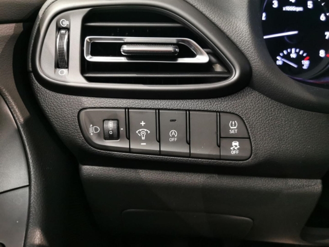 HYUNDAI i30 Mild-Hybrid EU6d FL 1.5 T-GDI 5-Türer M/T 48V (MJ23) Advantage HYUNDAI i30 Mild-Hybrid EU6d FL 1.5 T-GDI 5-Türer M/T 48V (MJ23) Advantage