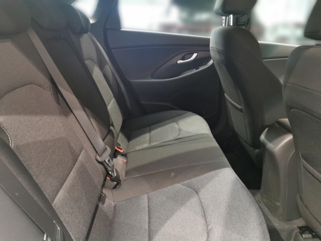 HYUNDAI i30 Mild-Hybrid EU6d FL 1.5 T-GDI 5-Türer M/T 48V (MJ23) Advantage HYUNDAI i30 Mild-Hybrid EU6d FL 1.5 T-GDI 5-Türer M/T 48V (MJ23) Advantage