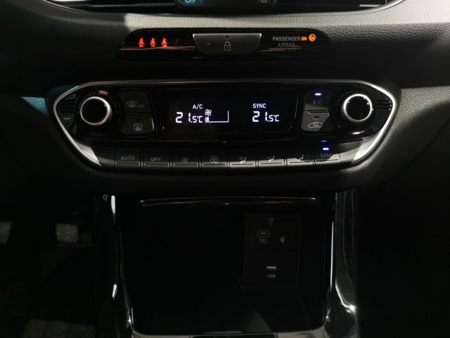 HYUNDAI i30 EU6e FL 5-Türer (MY25) 1.0 T-GDI 6-MT 2WD Advantage LED HYUNDAI i30 EU6e FL 5-Türer (MY25) 1.0 T-GDI 6-MT 2WD Advantage LED