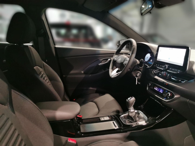 HYUNDAI i30 EU6e FL 5-Türer (MY25) 1.0 T-GDI 6-MT 2WD Advantage LED HYUNDAI i30 EU6e FL 5-Türer (MY25) 1.0 T-GDI 6-MT 2WD Advantage LED