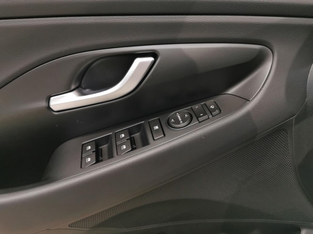 HYUNDAI i30 EU6e FL 5-Türer (MY25) 1.0 T-GDI 6-MT 2WD Advantage LED HYUNDAI i30 EU6e FL 5-Türer (MY25) 1.0 T-GDI 6-MT 2WD Advantage LED