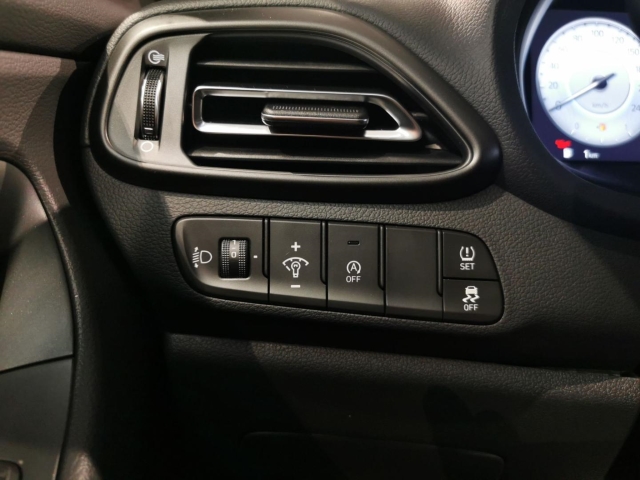 HYUNDAI i30 EU6e FL 5-Türer (MY25) 1.0 T-GDI 6-MT 2WD Advantage LED HYUNDAI i30 EU6e FL 5-Türer (MY25) 1.0 T-GDI 6-MT 2WD Advantage LED