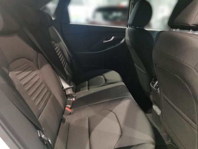 HYUNDAI i30 EU6e FL 5-Türer (MY25) 1.0 T-GDI 6-MT 2WD Advantage LED HYUNDAI i30 EU6e FL 5-Türer (MY25) 1.0 T-GDI 6-MT 2WD Advantage LED