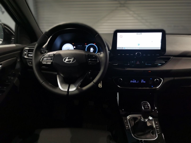 HYUNDAI i30 EU6e FL 5-Türer (MY25) 1.0 T-GDI 6-MT 2WD Advantage LED HYUNDAI i30 EU6e FL 5-Türer (MY25) 1.0 T-GDI 6-MT 2WD Advantage LED