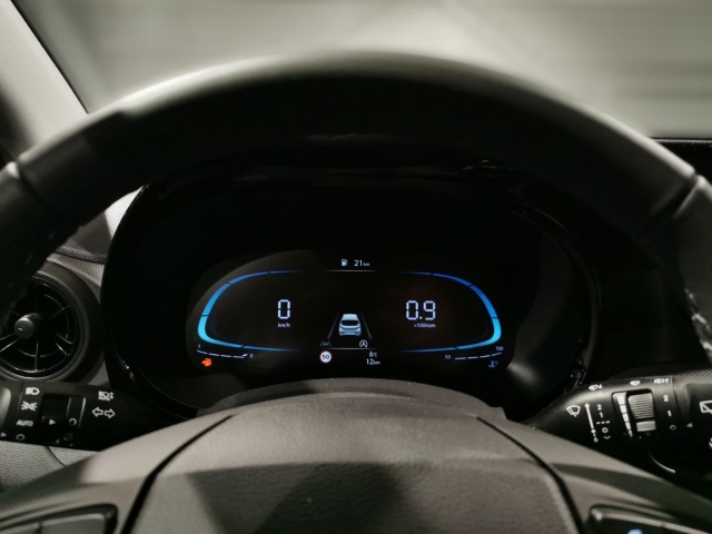 HYUNDAI i10 1.0 BENZIN MY25 5-MT 2WD SELECT HYUNDAI i10 1.0 BENZIN MY25 5-MT 2WD SELECT