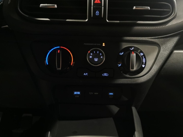 HYUNDAI i10 1.0 BENZIN MY25 5-MT 2WD SELECT HYUNDAI i10 1.0 BENZIN MY25 5-MT 2WD SELECT