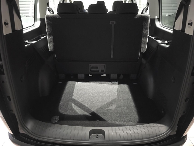 HYUNDAI STARIA Hybrid 1.6 T-GDI AT TREND 9-Sitzer Alu 18 Park-Paket Easy-Access-Paket HYUNDAI STARIA Hybrid 1.6 T-GDI AT TREND 9-Sitzer Alu 18 Park-Paket Easy-Access-Paket