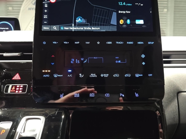 HYUNDAI STARIA Hybrid 1.6 T-GDI AT TREND 9-Sitzer Alu 18 Park-Paket Easy-Access-Paket HYUNDAI STARIA Hybrid 1.6 T-GDI AT TREND 9-Sitzer Alu 18 Park-Paket Easy-Access-Paket