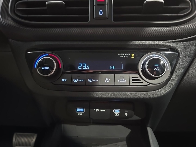 HYUNDAI i10 1.2 BENZIN 5-AMT 2WD TREND Rückfahrkamera Navi HYUNDAI i10 1.2 BENZIN 5-AMT 2WD TREND Rückfahrkamera Navi